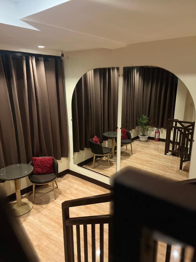 Sonora'S Inn, Coron Luaran gambar
