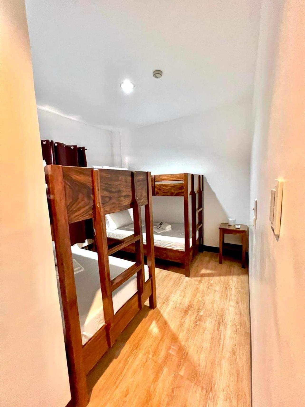 Sonora'S Inn, Coron Luaran gambar